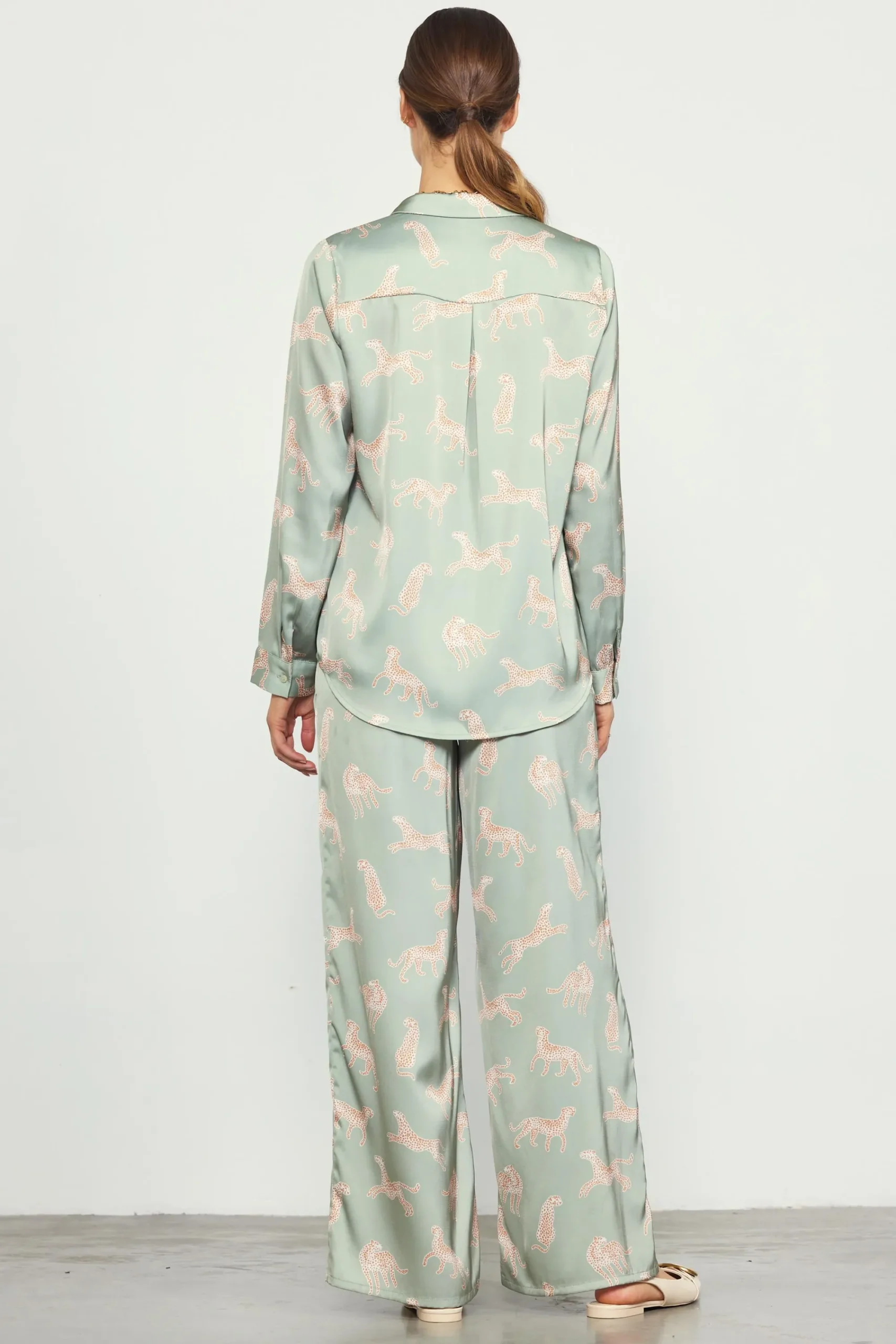 SKIES ARE BLUE Cheetah Print Satin Button Down Blouse* Blouses|Long Sleeve Tops