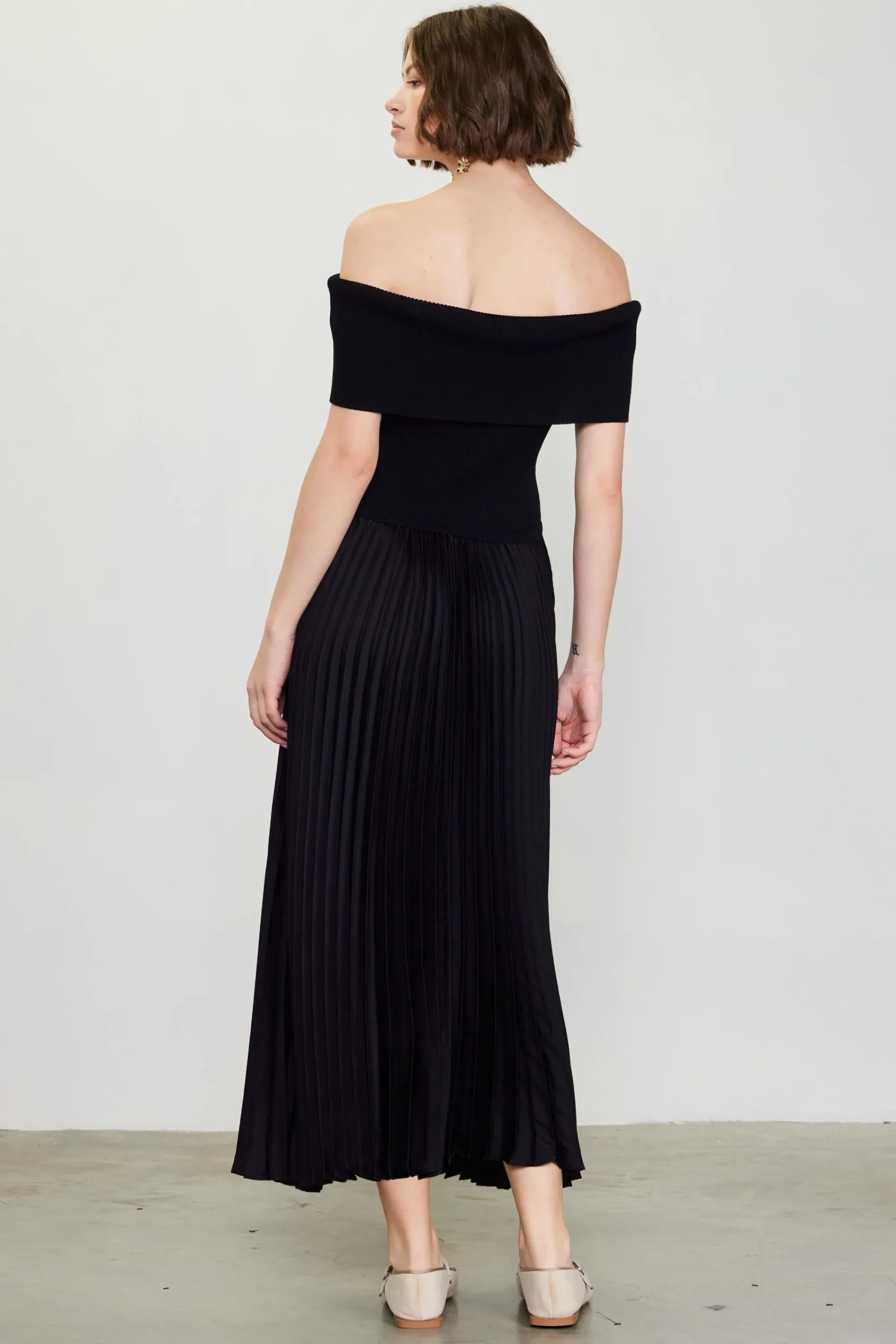 SKIES ARE BLUE Off Shoulder Mixed Media Pleated Dress* Midi Dresses